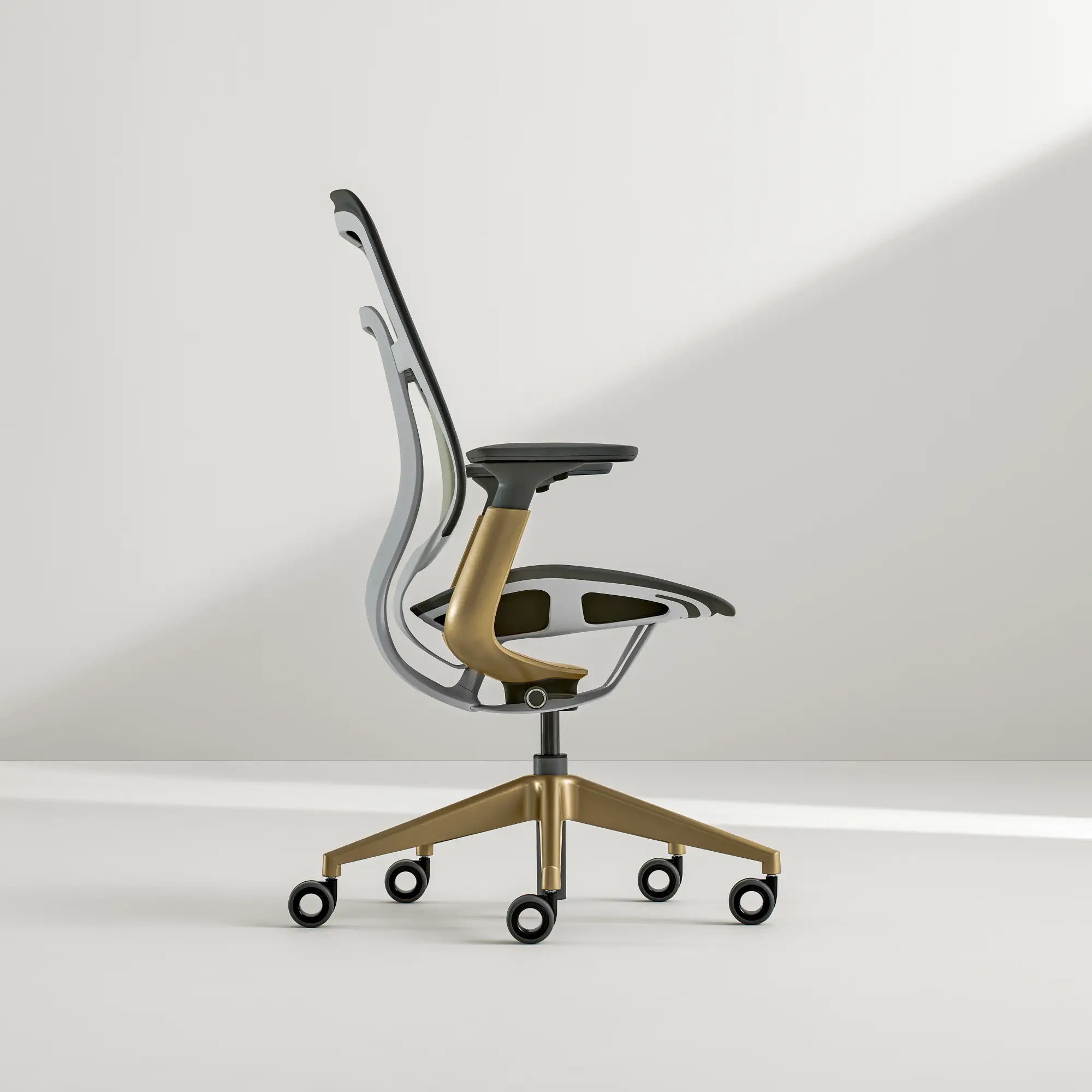 Ohne Kopfstütze / Intermix Schwarz KR08+Matte Brass 4B22