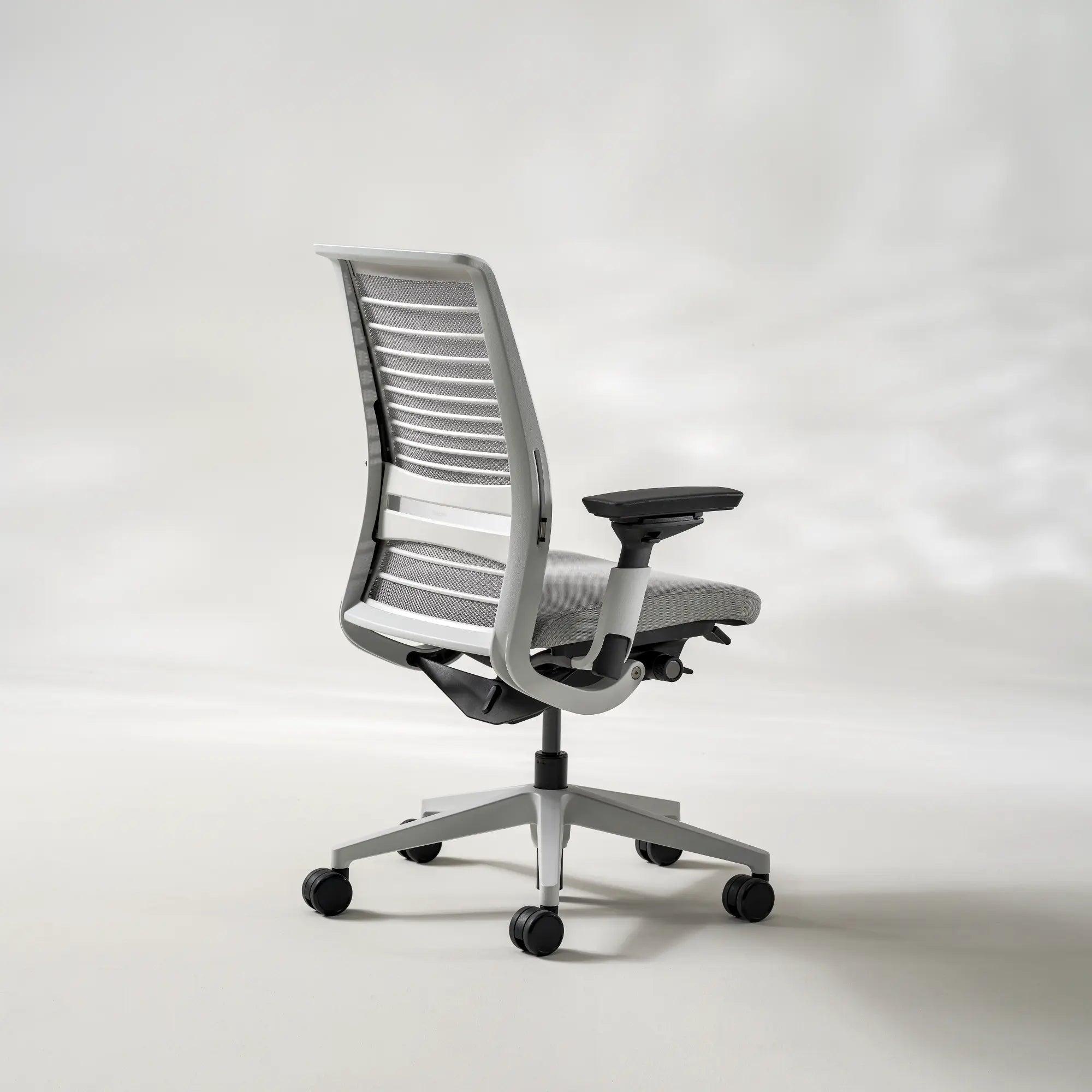 Ohne Kopfstütze / 3D Microknit Möwengrau 5T31/Atlantic Nickel AT17